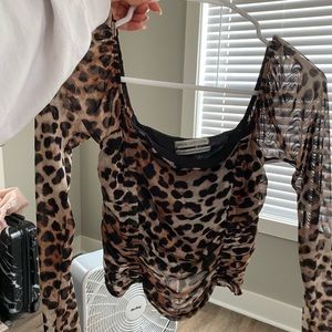 URBAN OUTFITTERS crop top